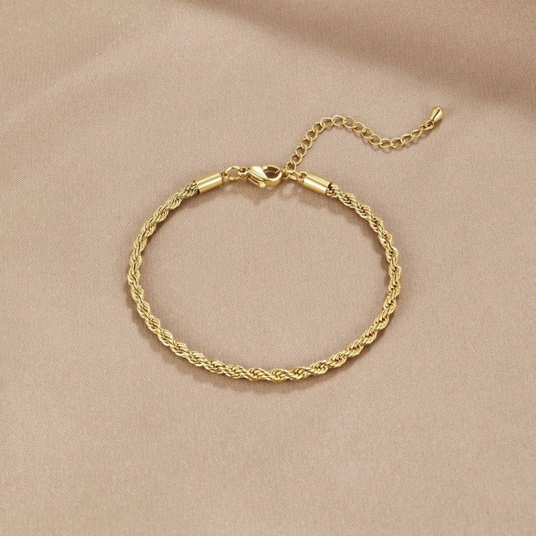 ねじれたシックなゴールドブレスレット