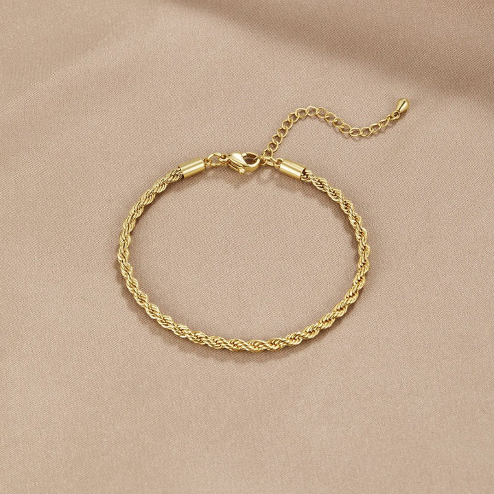 ねじれたシックなゴールドブレスレット